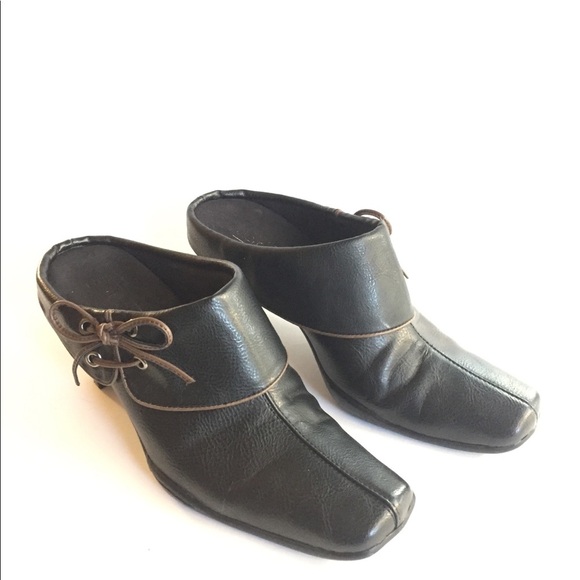Black Aerosoles 2 1/2” Heels Slip On/Mules Size 6B - Picture 2 of 7